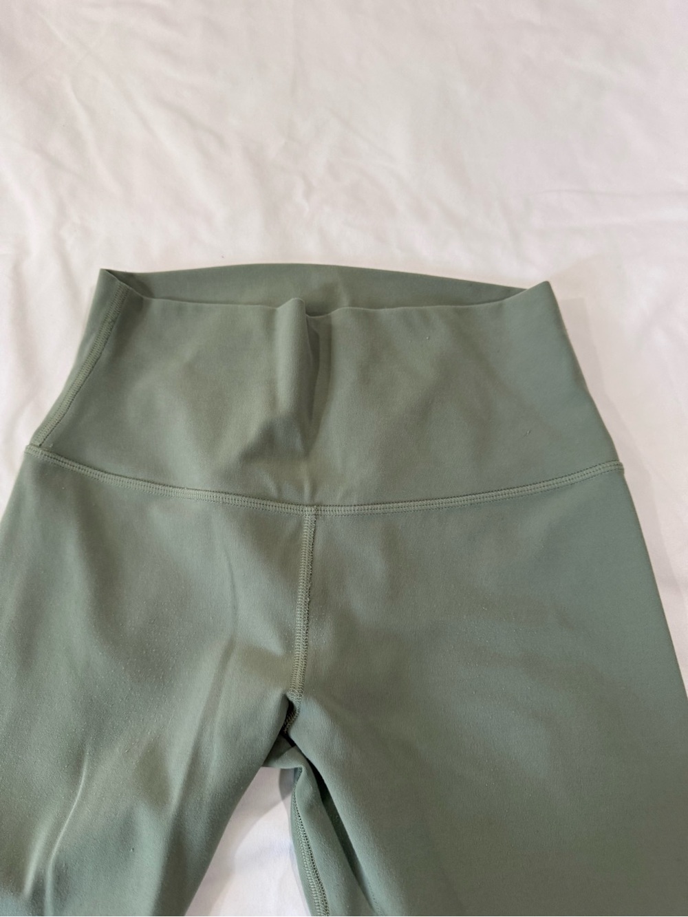 lululemon athletica Sage Green High-Rise Leggings size 6 - Picture 3 of 5